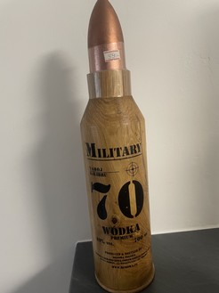 Wodka in edler Holzpatrone